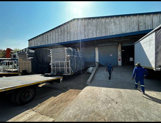2,900M² WAREHOUSE TO LET IN KEW
